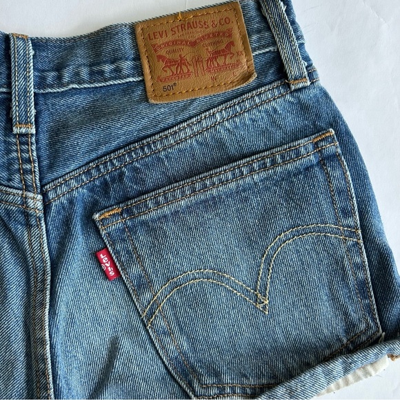 Levi’s 501 Denim Cutoff Shorts Women’s Size 24 Button Fly, Distressed Raw Hem - Picture 5 of 9